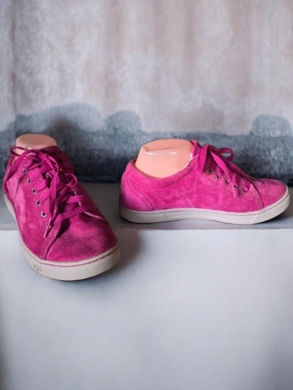 UGG ( 7.5 ) AUSTRALIA TOME Sneaker Pink Suede Lace Up Low Top #1005484